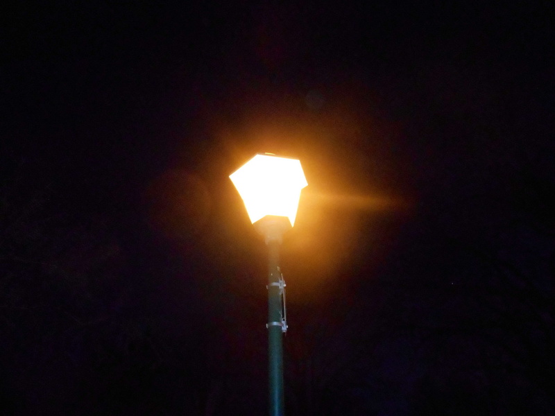 ville, black and white, fire, single object, 4K, jaune, lignt, illuminated, flame, light - natural phenomenon, orange color, indoors, no people, no dog