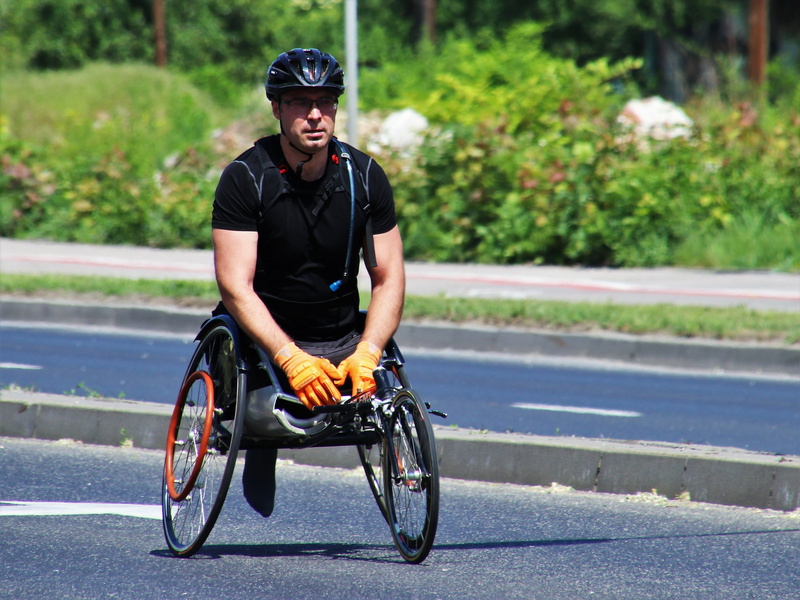 marathon, highway, 4K, road, motivation, games, outdoors, limitations, the power of, safety, fashion, day, headwear, street, scenery, traffic, young adult