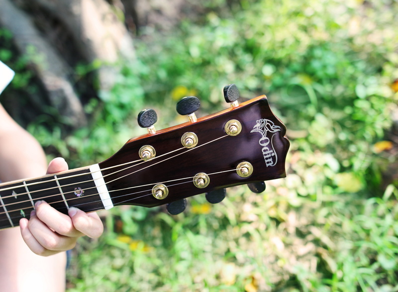 school, newnham, finger, artist, musical equipment, human hand, smile, outdoors, day, musician, hand, plant, musical instrument string, string instrument