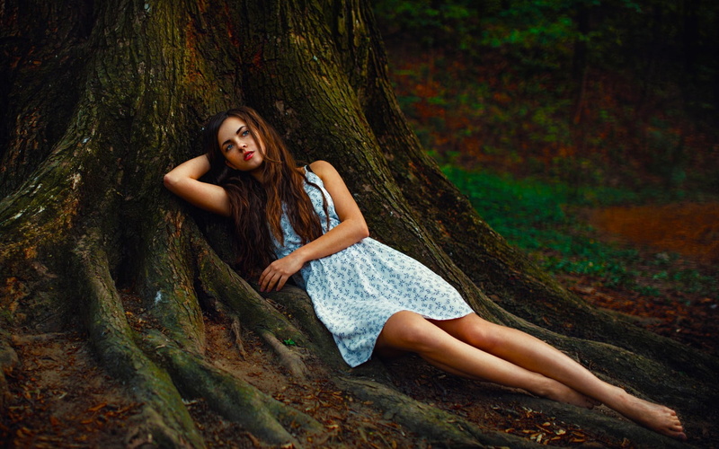 tree trunk, blue eyes, casual clothing, hair, tree, trunk, long hair, brunette, fashion, land, Georgy Chernyadyev, dress, full length, teenager, women