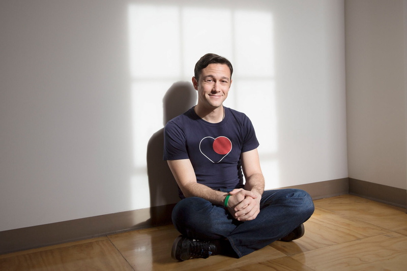 actor, smile, 1080P, on the floor, pose, 2013, t-shirt, Joseph Gordon-Levitt, Jay L Clendenin, jeans, LA Times, photoshoot, sitting