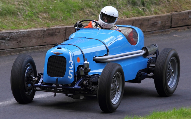 1080P, Lagonda Rapier, Vehicles