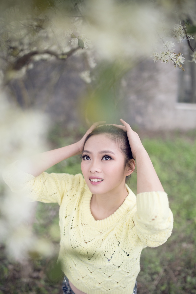 woman, smiling, females, smart, lake, the new green, a lonely man, casual clothing, dim shy, footage, nature, yellow, expressed material, emotion, tree