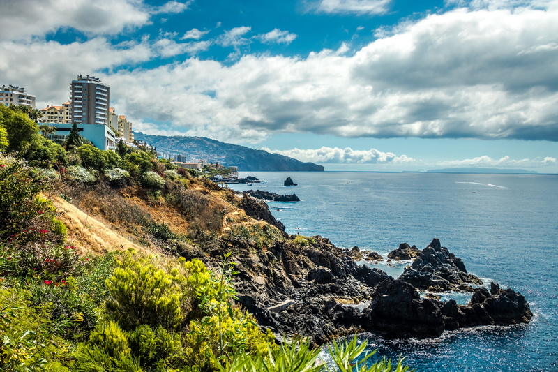 sea, costa, built structure, beauty in nature, land, sky, wood island, mar, tourism, mountain, 5K, outdoors, nature, architecture, solid, day, rock - object