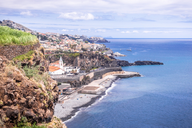 costa, scenics - nature, city, land, horizon over water, townscape, nature, building exterior, no people, the city of câmara de lobos, 6k, outdoors, sea