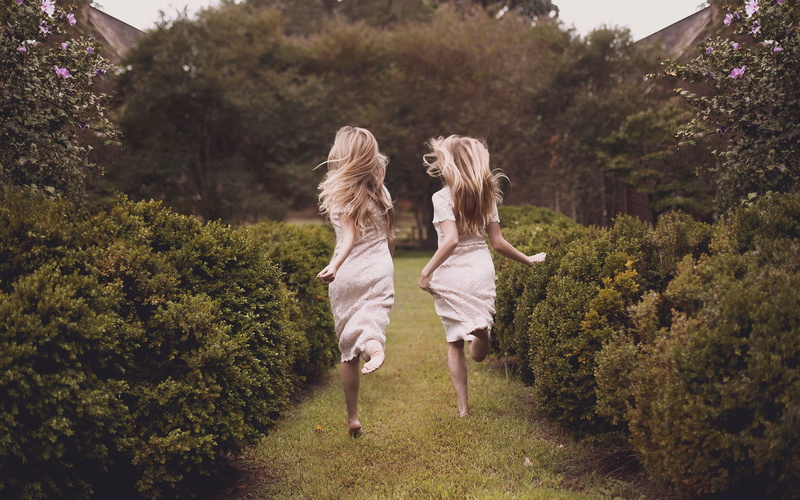 twins, women outdoors, 1080P, barefoot, shrubs, running, blonde, women, shrubbery