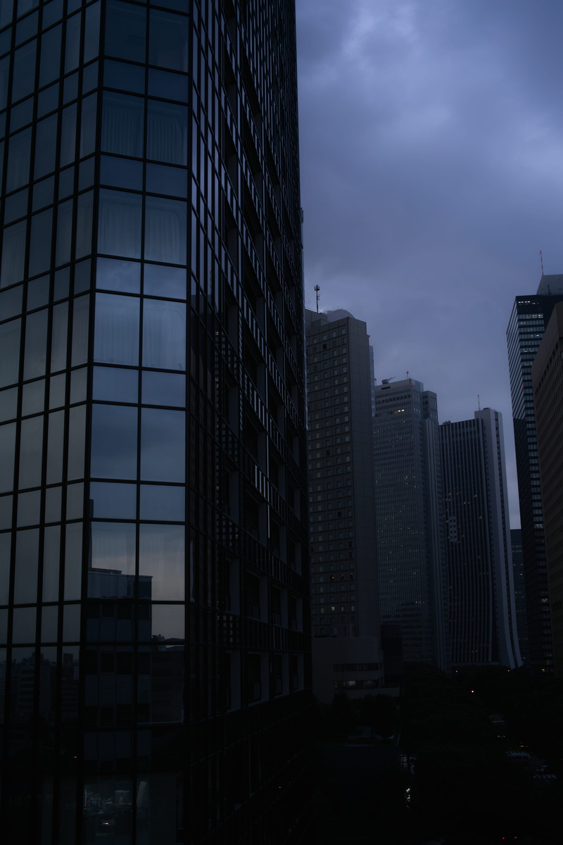 dull, office, 5K, office building exterior, architecture, japan, tower, low angle view, city, glaze, cloud - sky, gray, modern, shinjuku, glass - material
