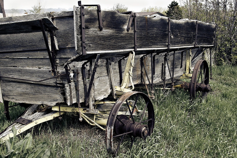cartwheel, handmade, wagon wheel, weathered, outdoors, wooden, land vehicle, land, rustic, countryside, 720P, ruined, damaged, vintage, rural, heritage