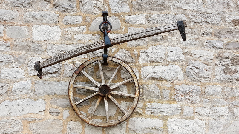 pattern, cart, day, architecture, history, nature, wall, no people, weathered, stone wall, built structure, the past, stones, sand-lime brick, hof, spokes