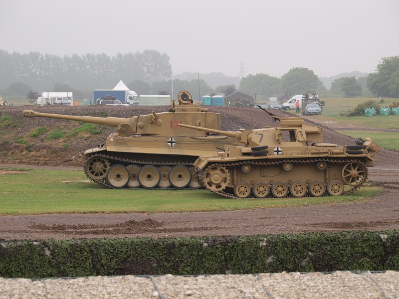 Pz.Kpfw. IV Ausf. H, sky, field, land, nature, military, outdoors, tiger, brown, land vehicle, mode of transportation, road, aggression, 2K, military equipment