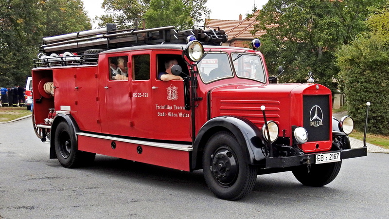 street, nature, mercedes benz, year built 1936, historically, car, fire engine, 4K, red, german empire, road, day, metz, transportation, people, ks25 121