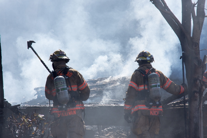 men, rear view, uniform, outdoors, stopping, cloud - sky, sky, two people, cooperation, 5K, smoke, fire - natural phenomenon, male, standing, day, firefighter