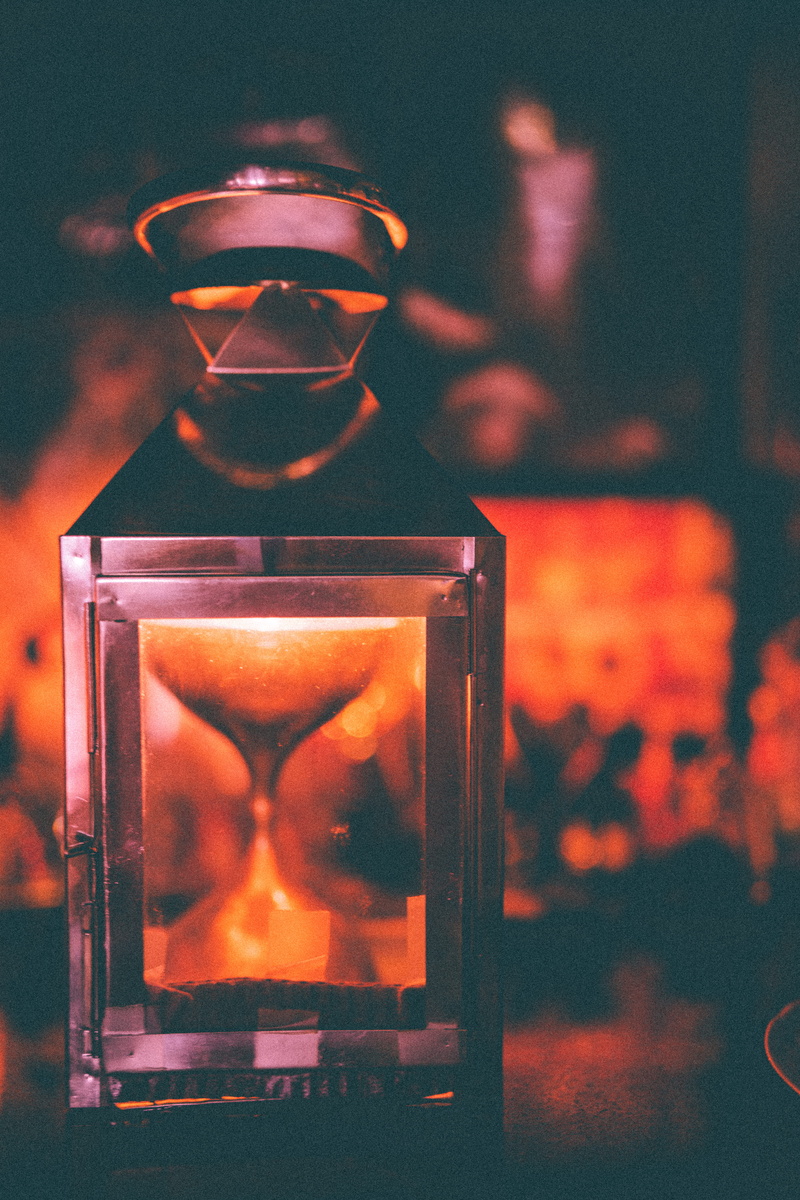 glass - material, 5K, fire, drink, hazy, fade, freshness, focus on foreground, selective focus, india, close-up, orange color, refreshment, table, lamp
