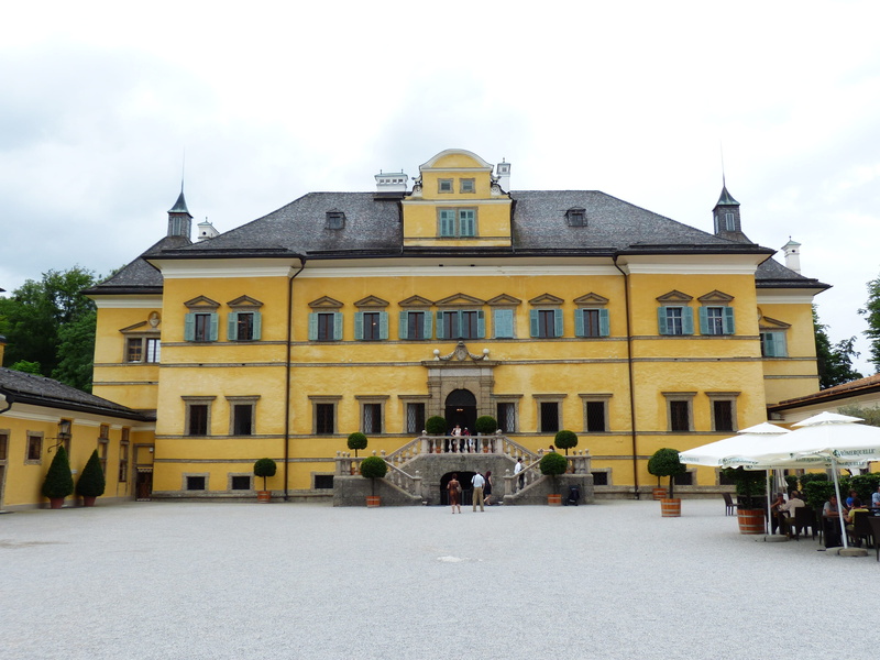 yellow, built structure, building, building exterior, outdoors, schloss hellbrunn, group of people, castle, forecourt, sky, window, the past, 4K, travel destinations