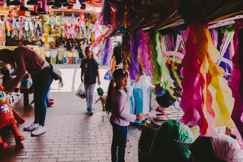 retail display, shopping, people, retail, multi colored, variation, large group of objects, real people, choice, mexico, for sale, market, small business