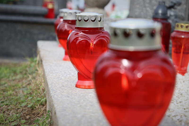 focus on foreground, svi sveti, no people, 5K, in a row, side by side, front or back yard, selective focus, close-up, arrangement, architecture, red candles