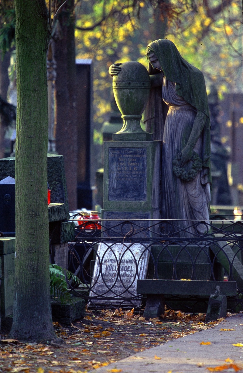 all souls day, the tomb of, art and craft, gothic, statues, 2K, monument, outdoors, religion, no people, sculpture, representation, plant, built structure