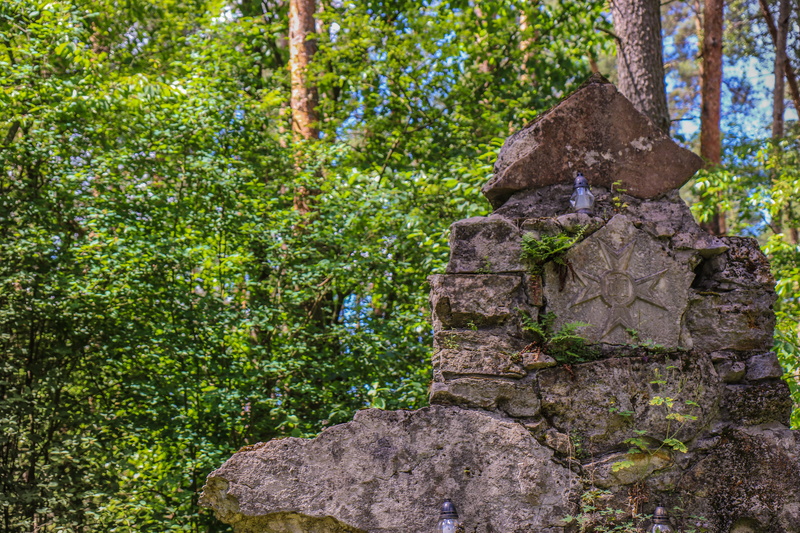 the past, the tomb of, tribute, ancient civilization, cemetery, tombstone, land, 5K, outdoors, monument, candle, architecture, day, plant, beauty in nature