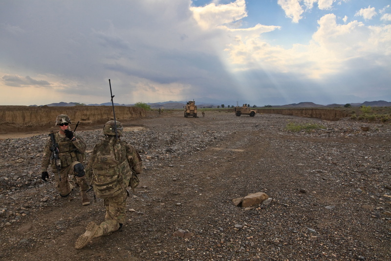 people, us army, domestic animals, watch out, nature, sky, 5K, land, soldier, real people, lookout, usa, spotting, cloud - sky, warrior, mammal, day, explore