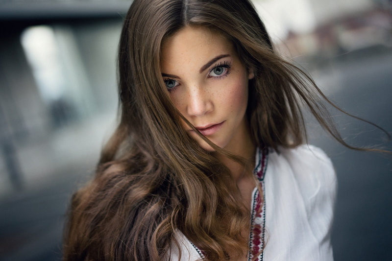 looking at camera, beautiful woman, hair, fashion, focus on foreground, portrait, young adult, long hair, adult, women, brown hair, close-up, beautiful people
