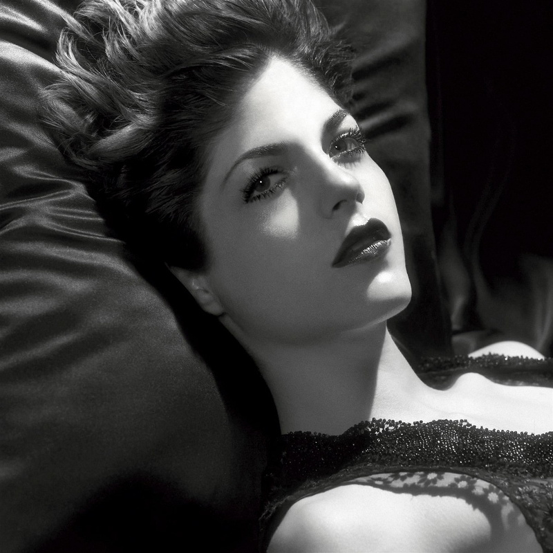 relaxation, human face, one person, beauty, fashion, celebrity, Selma Blair, women, hairstyle, young women, indoors, close-up, looking away, actress, contemplation