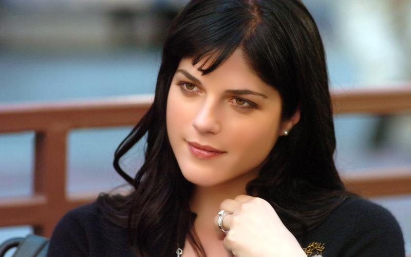 brunette, women, long hair, human face, real people, focus on foreground, lifestyles, young adult, selma blair, close-up, headshot, adult, teenager, front view