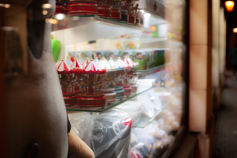 market, food and drink, dessert, pub, appliance, 4K, temptation, shelf, electronics, indoors, choice, human, arcade game machine, sale, large group of objects