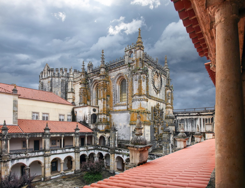 place of worship, day, built structure, convento de cristo, building, belief, outdoors, the past, arch, sky, history, religion, spirituality, cloud - sky