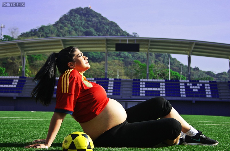 young adult, grass, field, one person, side view, day, young women, clothing, real people, sports clothing, sport, pregnancy, football, lifestyles, leisure activity