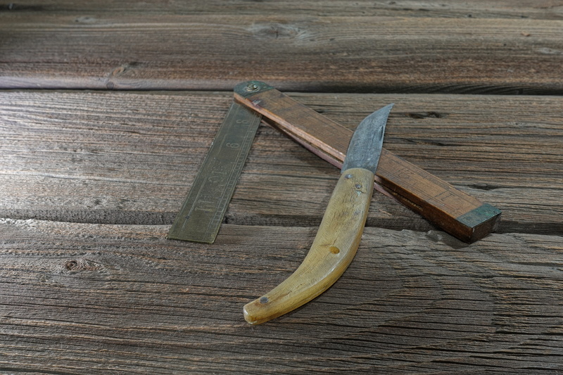 close-up, brown, metal, folding rule, 5K, high angle view, tool, knife, still life, healthy eating, day, sharp, fruit, single object, table, wellbeing