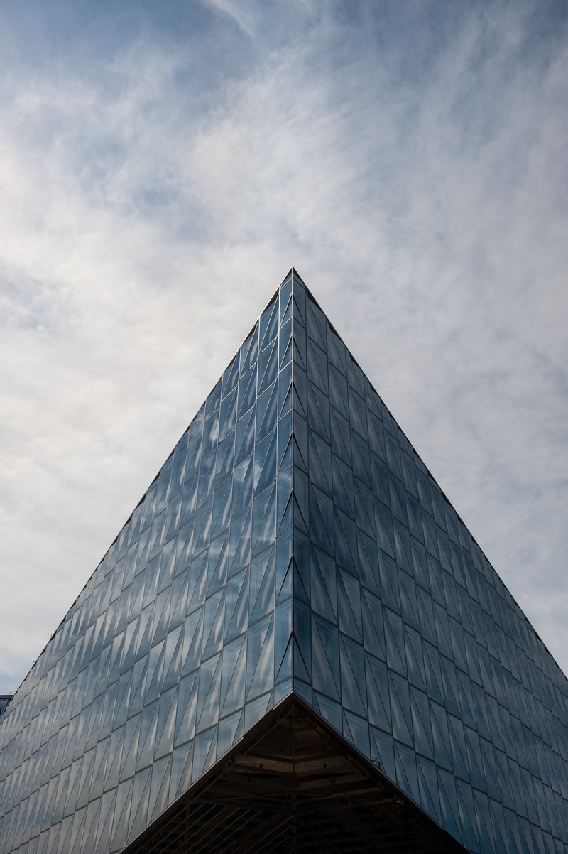 worm, day, low angle view, 4K, photography, skyscraper, modern, view, pyramid, clouds, no people, pyramid shape, built structure, sky, building exterior