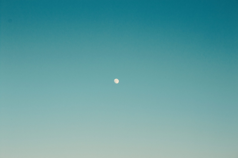 nature, tranquility, outdoors, planetary moon, gradient, beauty in nature, copy space, space, 5K, moon, minimal, low angle view, scenics - nature, idyllic