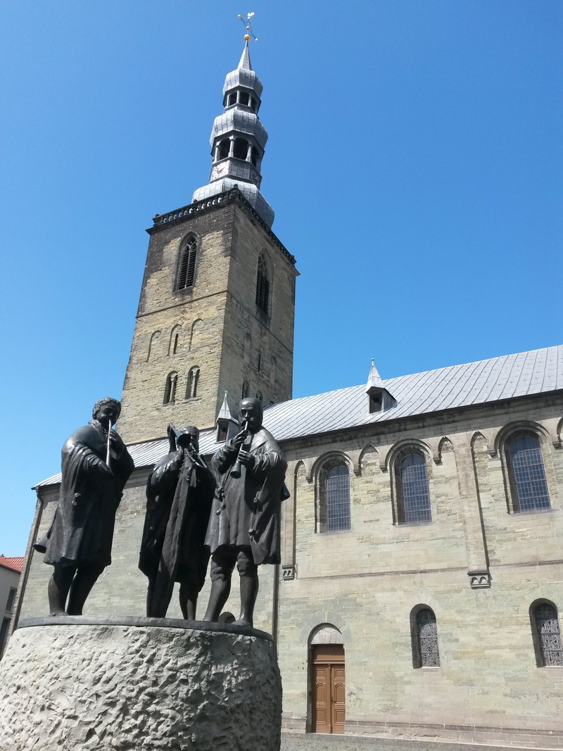 sky, human representation, st peters church, spirituality, germany, building exterior, aldegrever-fountain, built structure, aldegrever fountain, no people