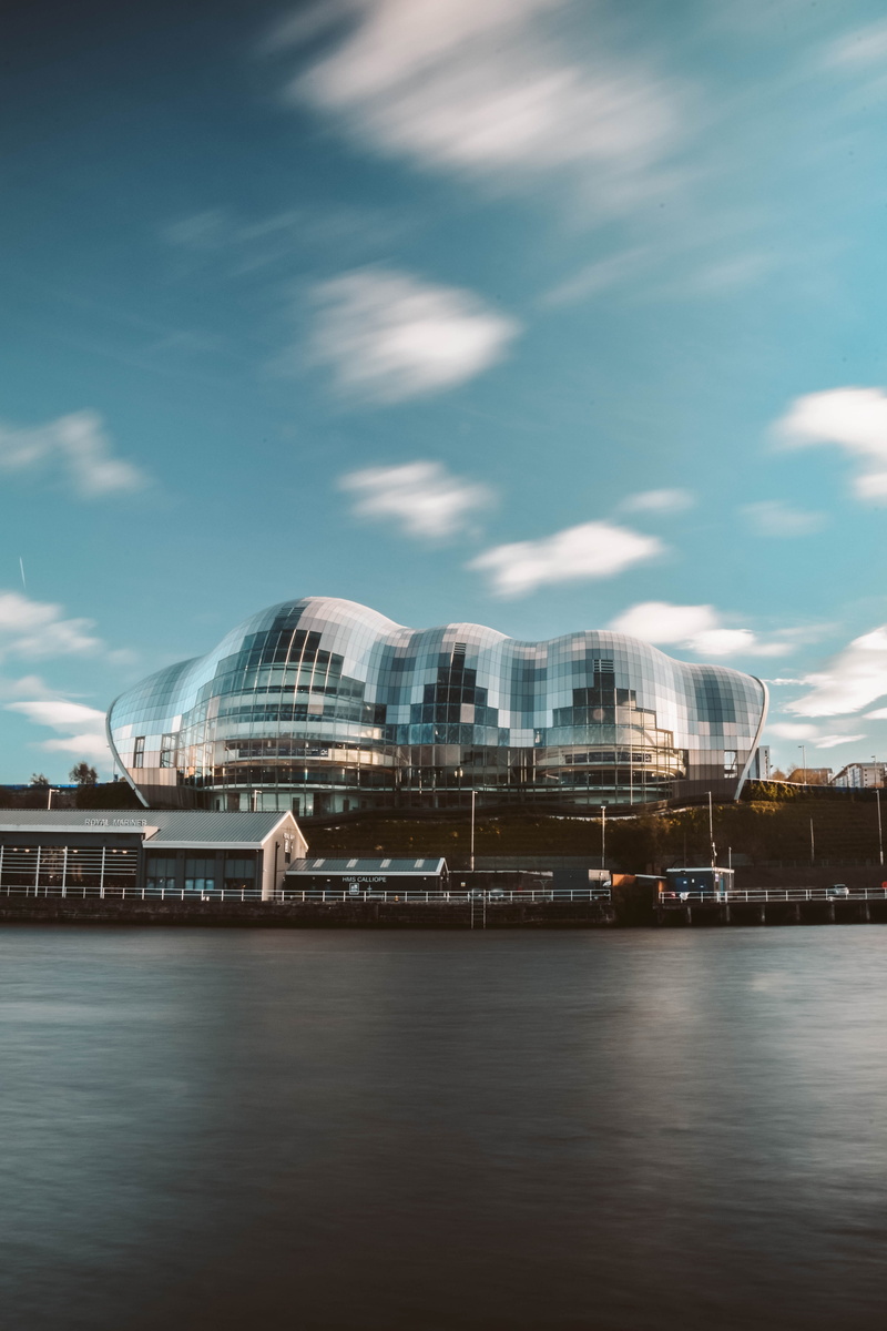 cruise ship, outdoors, metropolis, 5K, reflection, waterfront, architecture, office building, move, built structure, urban, day, no people, travel destinations