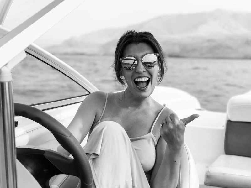 emotion, beautiful woman, front view, boat, water, weekend, thumbs up, driving, lake chelan, women, girl, speedboat, smiling, 1080P, focus on foreground