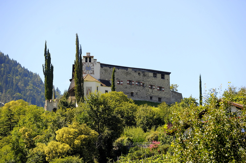 the past, 4K, sky, building exterior, old castle, building, lana, history, landscape, architecture, nature, blue, castles, outdoors, day, no people, clear sky