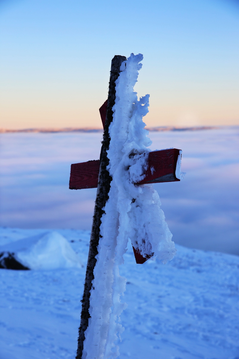 environment, tranquil scene, sky, frozen, Point, ice, nature, blue, beauty in nature, white color, wood crosses, no people, Wood, focus on foreground, day