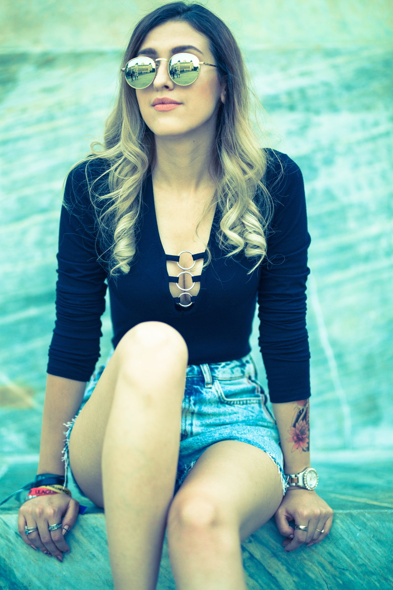 one person, sunglasses, hairstyle, 5K, casual clothing, real people, girl, beauty, water, fashion, front view, lifestyles, swimming pool, three quarter length