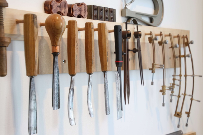 iron, 4K, hammer, chisel, hand tool, choice, work, hanging, variation, order, museum, wall - building feature, work tool, arrangement, close-up, wood - material