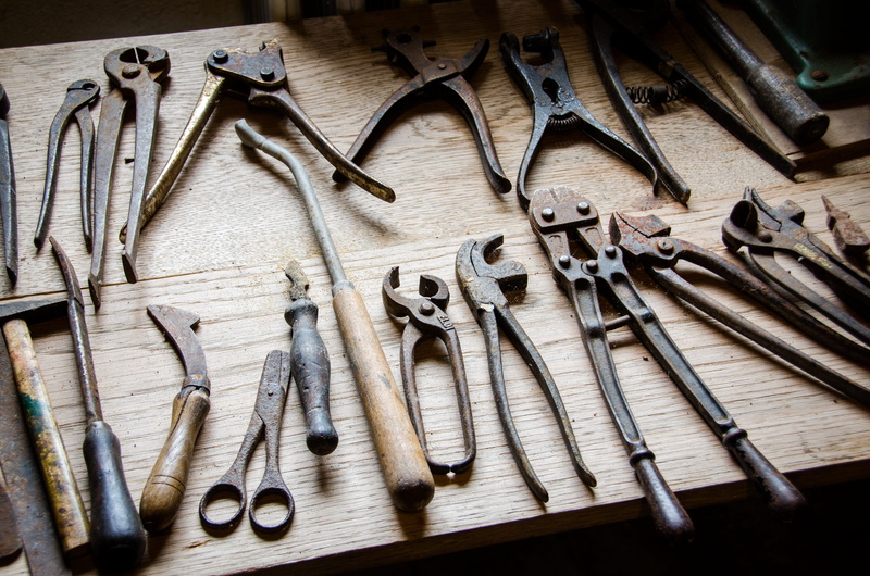 arrangement, hand tool, high angle view, large group of objects, indoors, art and craft, shoemaker, wood, 4K, choice, scissors, directly above, tang, wood - material