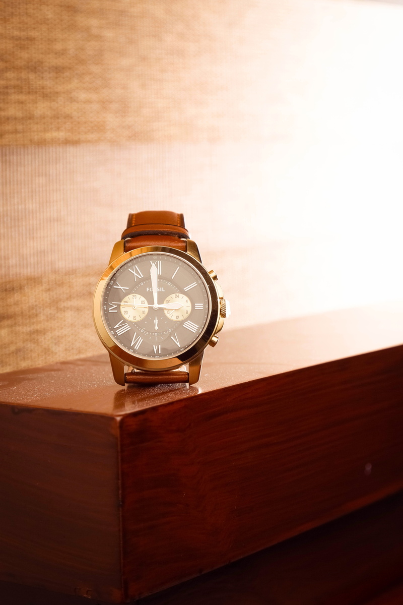 trends, time, stylish watches for women, wood - material, instrument of time, still life, number, formal, stylish watches for men, fashion, checking the time