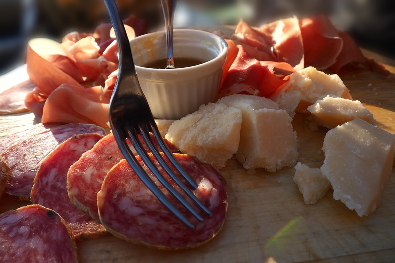 serving size, wine, close-up, prosecco, processed meat, sauce, romantic dinner, variation, cheese, Aperitif, genuine, indoors, feast, meat, drink, pepperoni