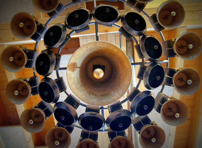 close-up, 1080P, directly below, choice, bells, indoors, no people, large group of objects, geometric shape, arrangement, still life, cowbell, wheel, technology