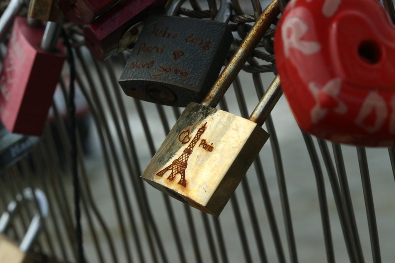 hanging, chime, analog clock, 4K, security, chain, cowbell, day, safety, musical instrument, bird feeder, close-up, fruit, hole, photo, love, outdoors