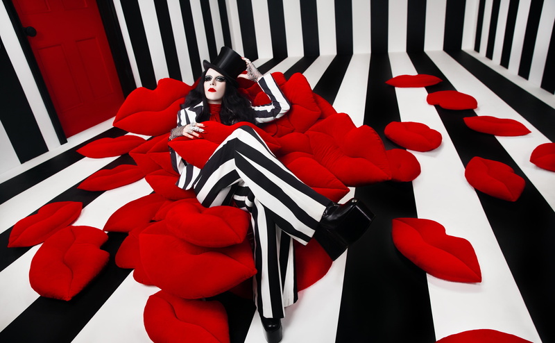 Fashion, striped, Ikea, red, WillyWonka, Girls, Character, Pillows, Relaxing, bw, shape, madhouse, Photography, Model, Gothic, lips, Stripes, 4K, TopHat