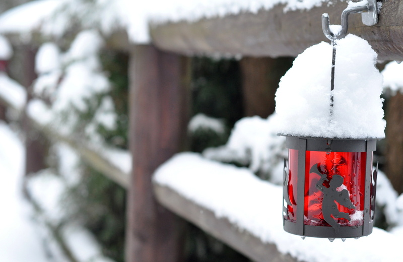 snow, the fence, red, flashlight, lantern, glass, 4K, winter, fence