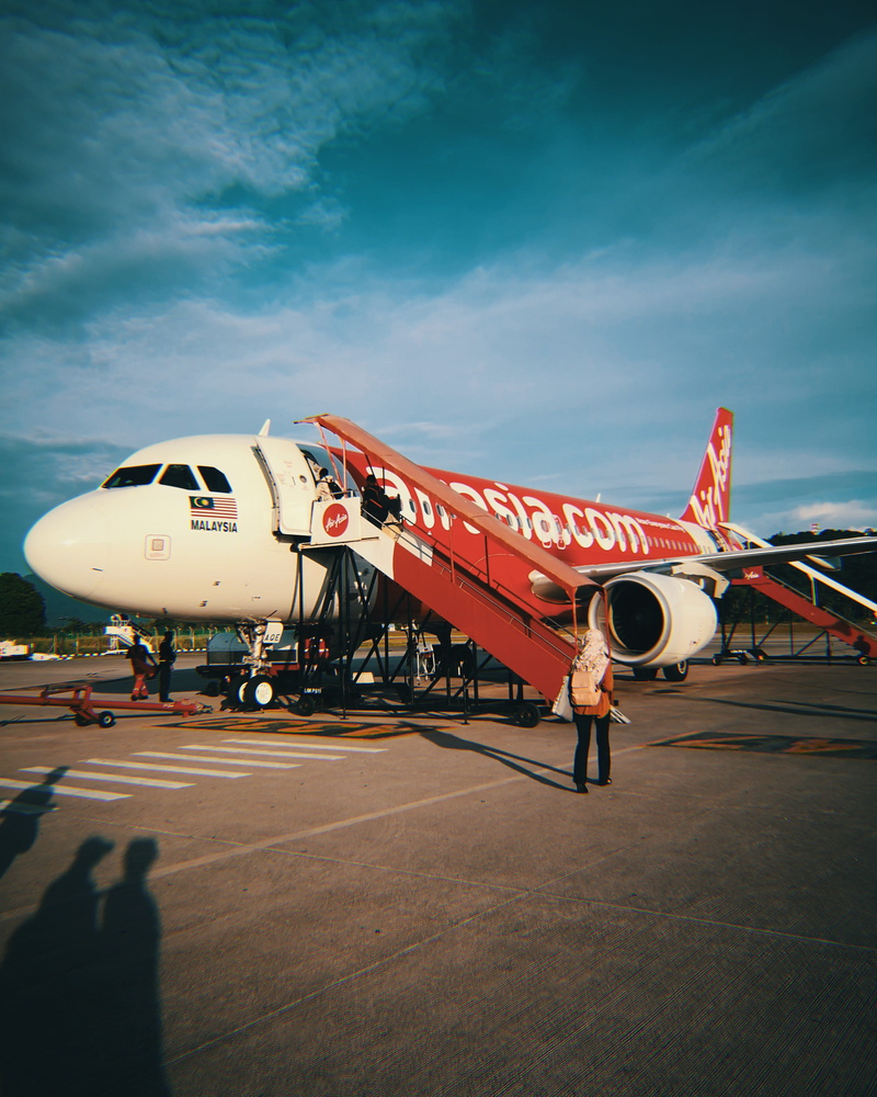 airfield, day, plane, airplane, private airplane, airliner, mode of transportation, aircraft wing, travel, leisure activities, public transportation, airport runway