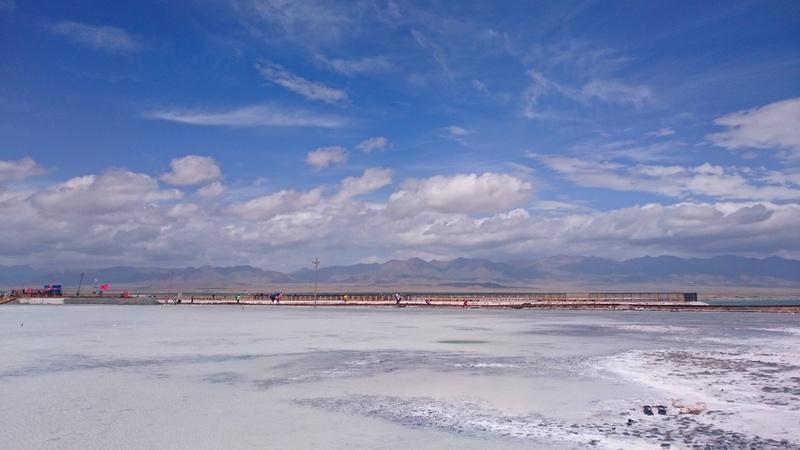 tranquil scene, mountain, sea, lagoon, daytime, land, salt flat, cloud - sky, photo, habitat sky, the scenery, no people, beach, travel, natural landscape