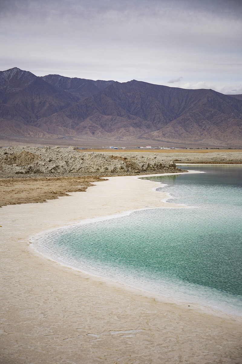 mountain range, 5K, mountain, scenics - nature, water, day, beach, sky, non-urban scene, environment, land, no people, idyllic, qinghai, tranquil scene