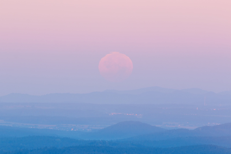 moonset, mountain, 5K, tranquility, pink color, purple, beauty in nature, sky, moon, landscape, sun, cloud - sky, twilight, mountain range, outdoors, morgenrot